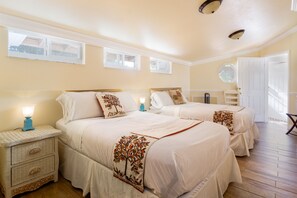 2 bedrooms, iron/ironing board, WiFi