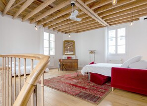 5 bedrooms, desk, iron/ironing board, free WiFi - Huge loft, full of light, in the lively Canal Saint-Martin, near Marais area (Paris)