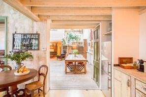 Dining - Huge loft, full of light, in the lively Canal Saint-Martin, near Marais area (Paris)