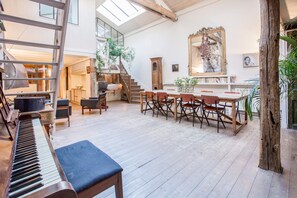 Interior - Huge loft, full of light, in the lively Canal Saint-Martin, near Marais area (Paris)