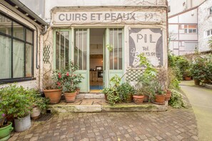 Exterior detail - Huge loft, full of light, in the lively Canal Saint-Martin, near Marais area (Paris)