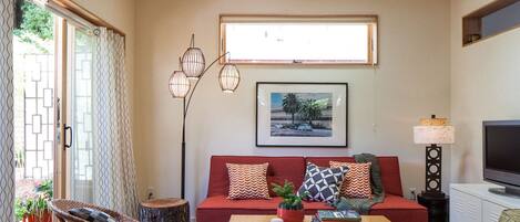 Smart-TV, Bücher, Stereoanlage