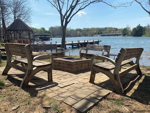 Property grounds - 6BR 225' Lakefront!!! Hot Tub, Dock, Private Boat Ramp, XFinity 400Mb wifi (Mineral)