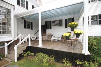 "Old River House", FAMOUS HISTORIC ELEGANCE. Waterfront/Crashing Ocean Sounds