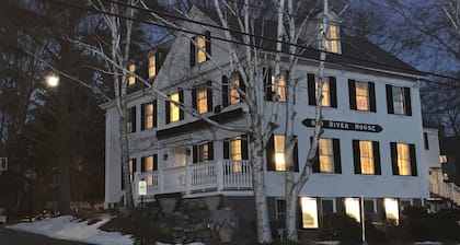 "Old River House", FAMOUS HISTORIC ELEGANCE. Waterfront/Crashing Ocean Sounds