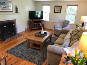 Téléviseur connecté, foyer, jeux vidéo, lecteur de DVD