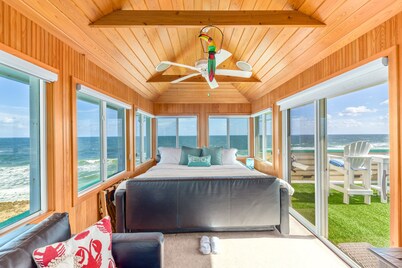 "Carpe Diem":ON the Beach w/heated Pool/hottub & dock.See the Video! DISCOUNTS!!