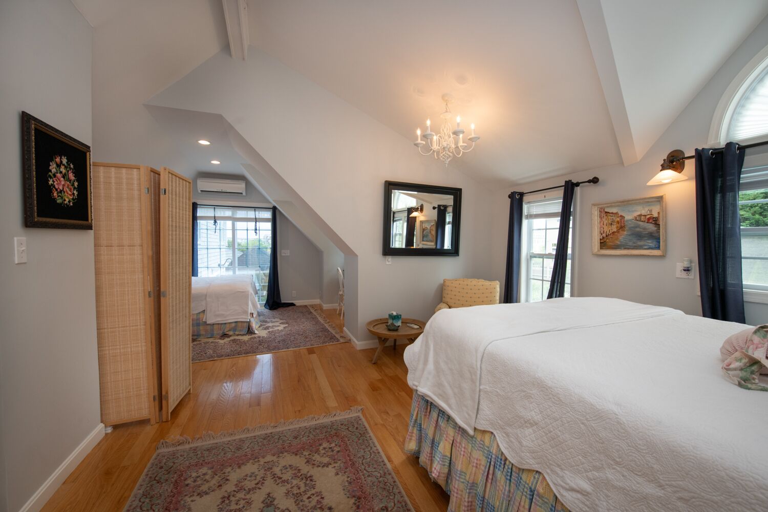 3 habitaciones, escritorio, tabla de planchar con plancha y wifi gratis 