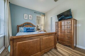 4 bedrooms, desk, iron/ironing board, free WiFi