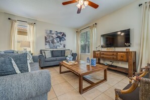 Smart TV, video games, DVD player - Cozy Family 4-Bedroom Bella Vida Home Near Disney World (Kissimmee)