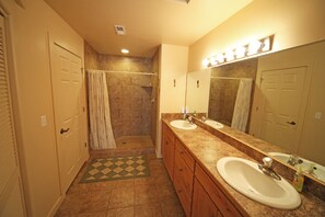 Shower, jetted tub, hair dryer, towels - Southwest Charm and Amazing Views, just minutes from town! (Moab)