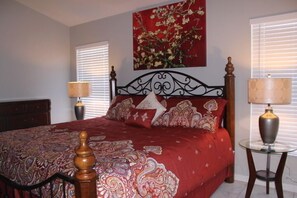 5 bedrooms, desk, iron/ironing board, travel cot - Disney Fireworks View B/yard, 3 Mi To Disney, Pvt Pool & Spa. SUMMER DISCOUNTS!  (Kissimmee)