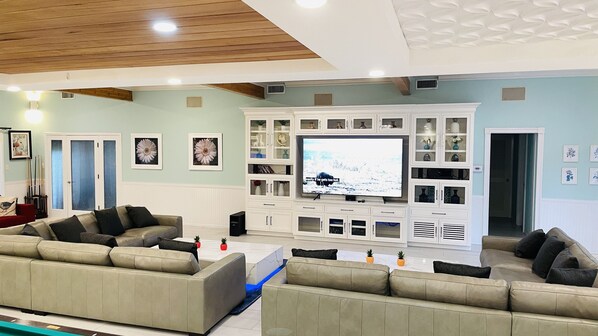 Smart TV, fireplace, DVD player, table football