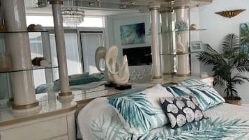 2 makuuhuonetta, silitysrauta/-lauta, ilmainen Wi-Fi, vuodevaatteet