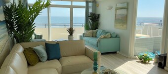 Luxury Escape! Fabulous Views! Ocean Front, Huge Private Balcony, Pool