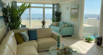 Luxury Escape! Fabulous Views! Ocean Front, Huge Private Balcony, Pool