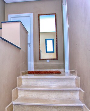 Interior - Luxury Villa on Golf Course by Beach - Resort like living (Gammarth)