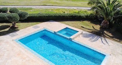 Luxusvilla am Golfplatz am Strand - Wohnen wie im Resort