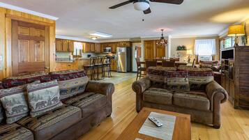 Älytelevisio, takka, DVD-soitin