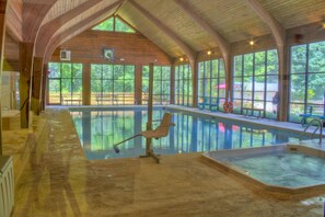 Piscine intérieure, piscine extérieure