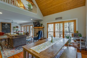 Smart TV, chimenea, videojuegos y reproductor de DVD