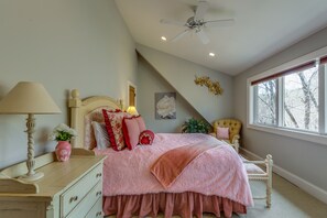 4 chambres, lit avec matelas en mousse à mémoire, bureau