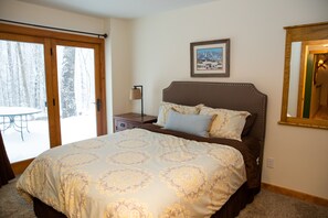 5 bedrooms, iron/ironing board, free WiFi, bed sheets