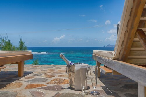 Calmando. Enjoy some of the best oceanfront views Crown Point has to offer.