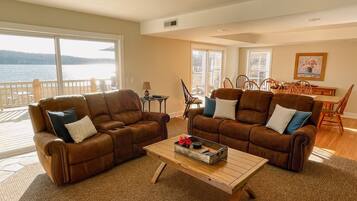 Smart TV, fireplace, DVD player, stereo