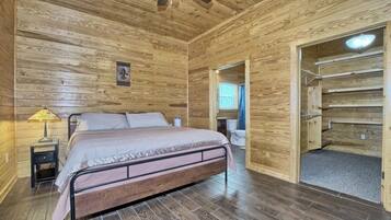 5 bedrooms, free WiFi, bed sheets, wheelchair access