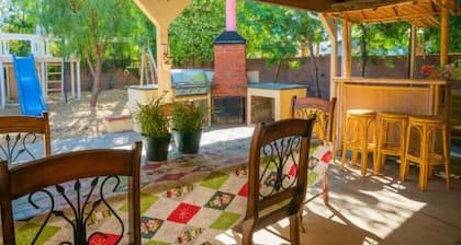 Casa de estilo rústico, 5 habitaciones y sala de juegos
