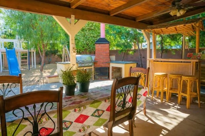 Cozy 5 bedrooms 3 full bath vacation home, walk 1 mile to Disney Tram Station