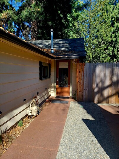 Private, Cozy Retreat Convenient To Portland And The Gorge