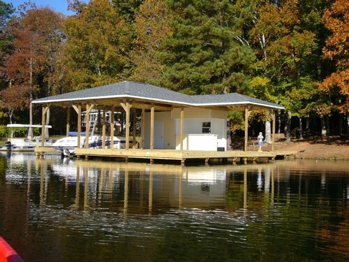 Perfect 4 Bedroom Lake Cottage on Lake Gaston, NC