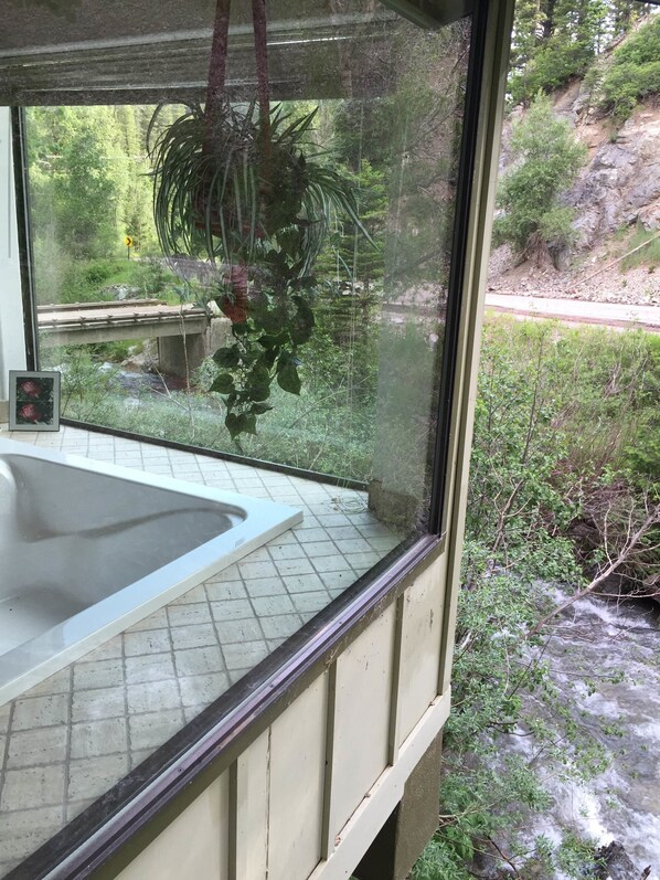 Bồn tắm spa ngoài trời