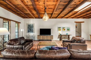 TV, fireplace, offices