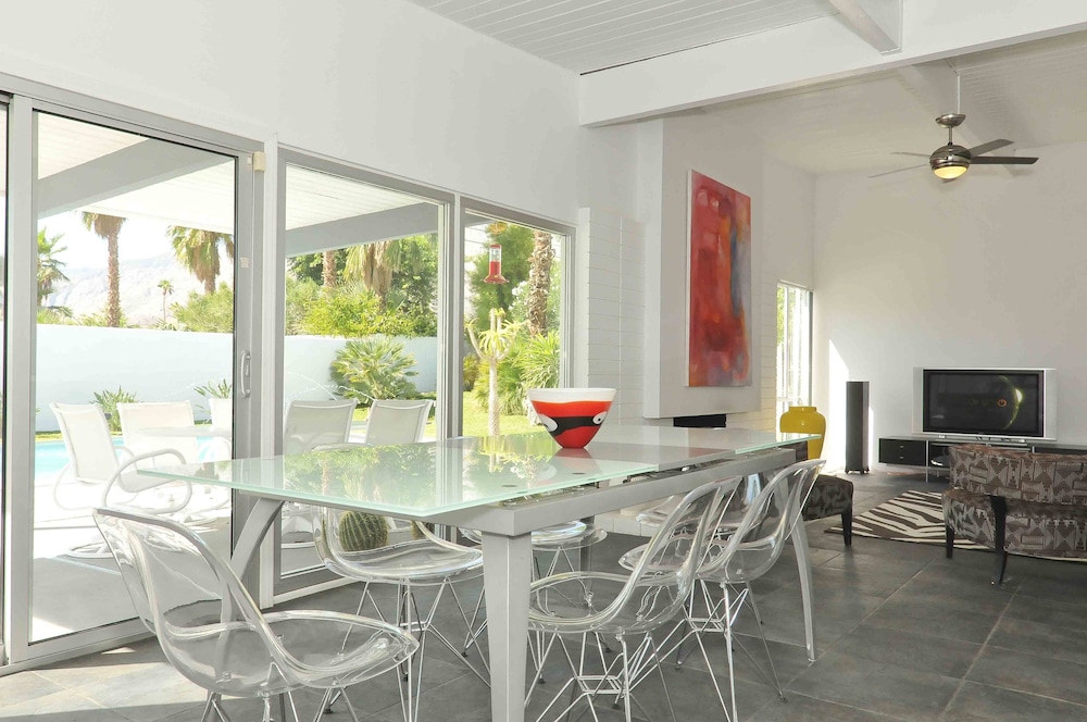 Contemporary Home With Wifi,salt Water Pool, Jacuzzi-your Own Retreat! - Palm Springs, CA