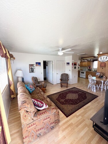 Cozy, Comfortable, Quiet, Private Apartment