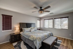 4 habitaciones, escritorio, tabla de planchar con plancha y wifi gratis