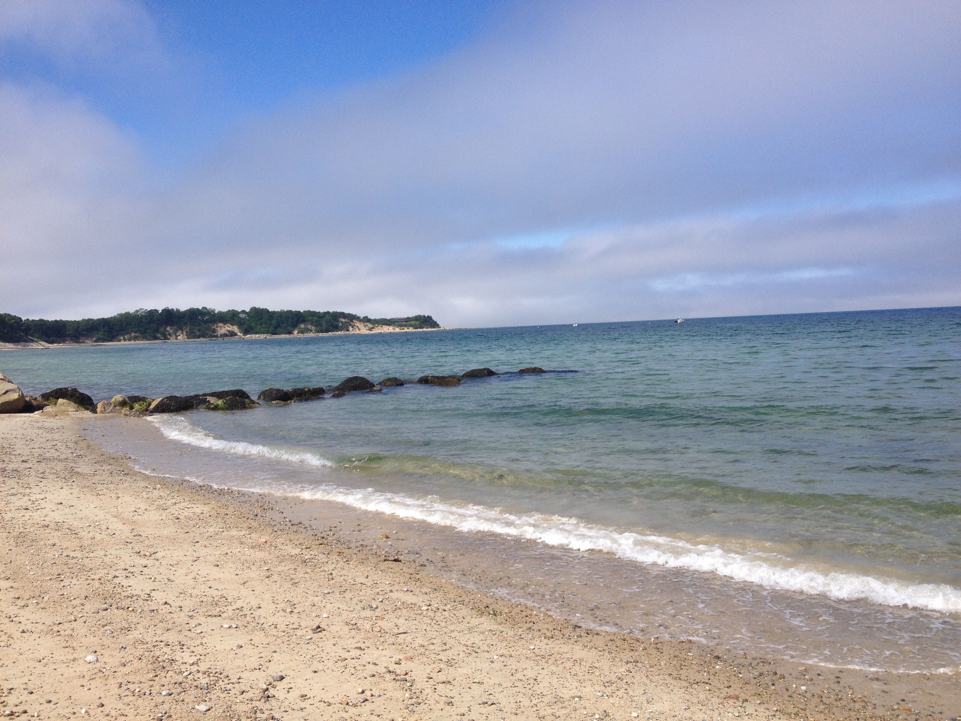 Beach nearby, sun-loungers, beach towels