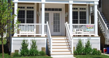 KULTARANNIKKO. Kaunis koti. ASBURY AVE. 2 korttelin rantaan. 3 mh. 2.5 BA. WiFi