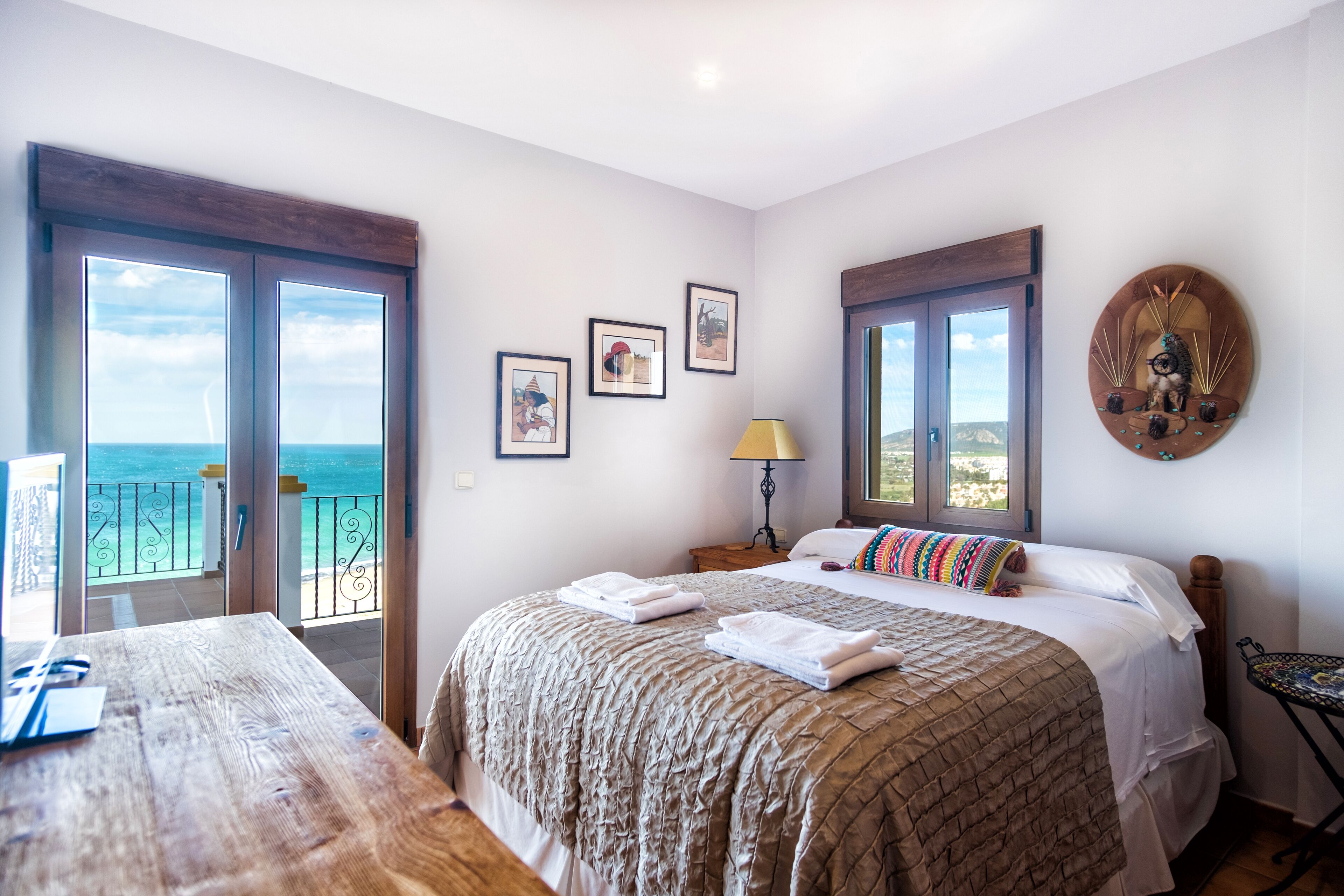 5 habitaciones, tabla de planchar con plancha y cuna de viaje 