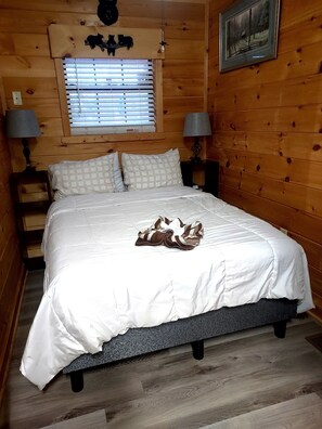 2 bedrooms, desk, iron/ironing board, free WiFi - Private Hideaway near Pigeon Forge; Convenient to Attractions; Five-Star Reviews (Sevierville)