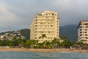 Exterior - Beachfront Panoramic Oceanview Modern Luxury (Old Town Romantic Zone) (Puerto Vallarta)