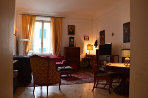 Interior -  Large House in the City Center of Rome | 4BR/3BA | Ideal for Families & Groups (Rome)