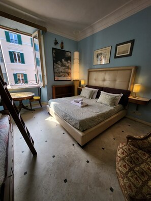 4 bedrooms, memory foam beds, iron/ironing board, free WiFi -  Large House in the City Center of Rome | 4BR/3BA | Ideal for Families & Groups (Rome)