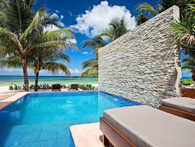 Grace-Exquisite Beachfront Villa on Pristine Sandy beach
