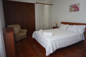 3 bedrooms, iron/ironing board, free WiFi, bed sheets