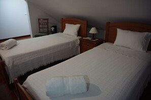 3 chambres, fer et planche à repasser, Wi-Fi gratuit, draps fournis