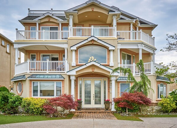 Exterior - Large Luxury Beach Home-8 Bedrooms, 8 Full Baths, Pool, Elevator & Rooftop Deck! (Brigantine)